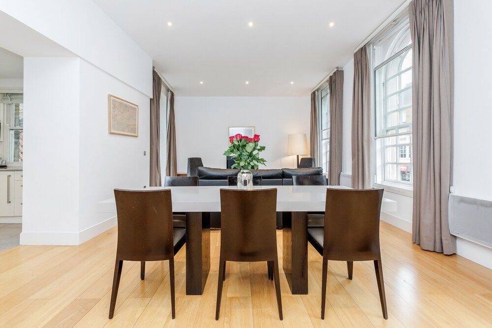 undefined Stylish 3 Bed 3 bath in Kens High St 4