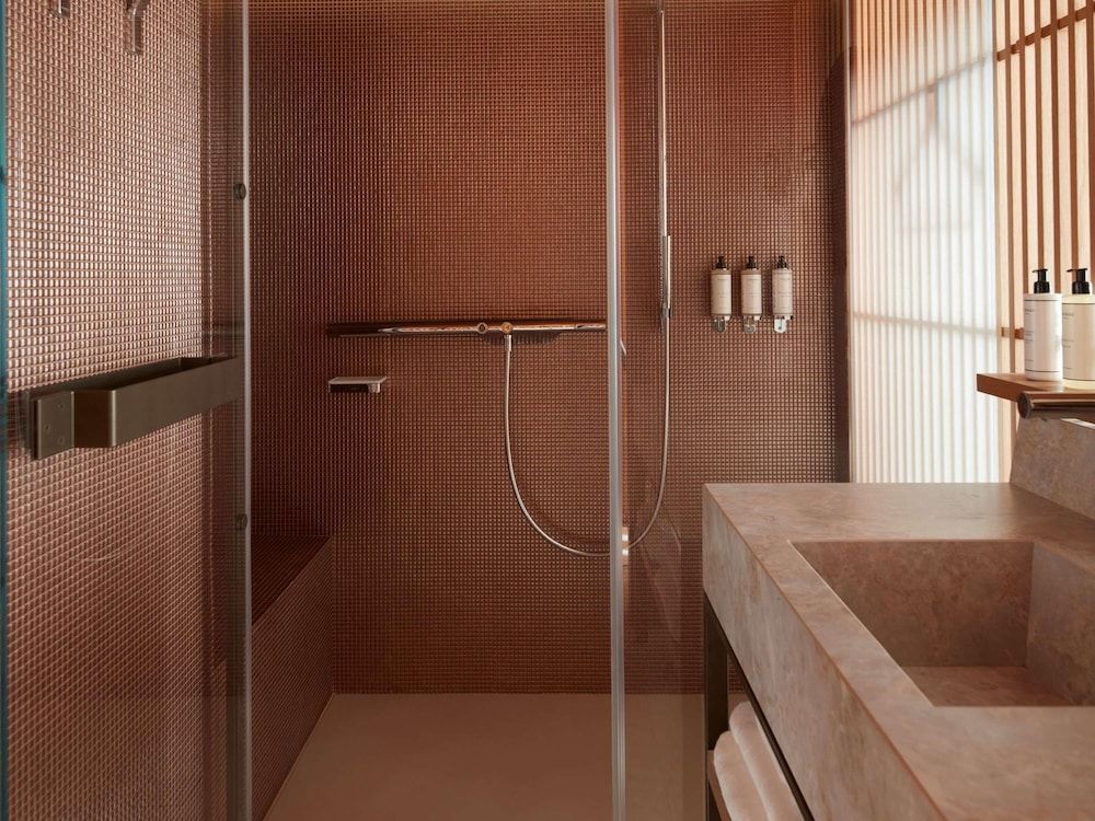 SO/ Paris Hotel COLLECTION KING, 1 King, Courtyard view 5