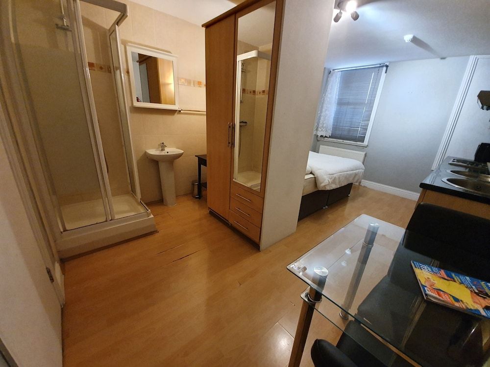 Studio Apartment in South Kensington 8 Studio 30