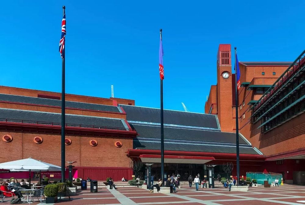 undefined Bloomsbury Apartments by Allô Housing 3