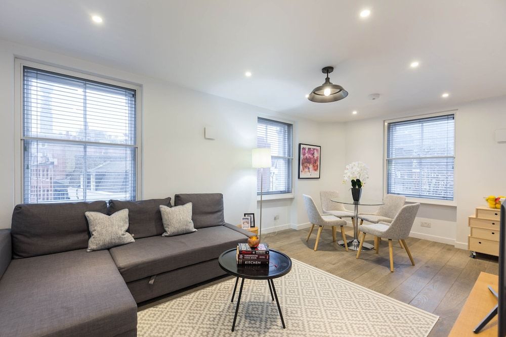 Urban Chic - Rathbone Standard One Bedroom Apartment 12