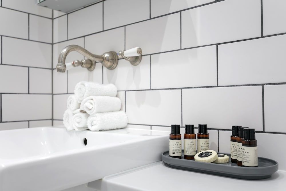 Urban Chic - Rathbone Standard One Bedroom Apartment 9