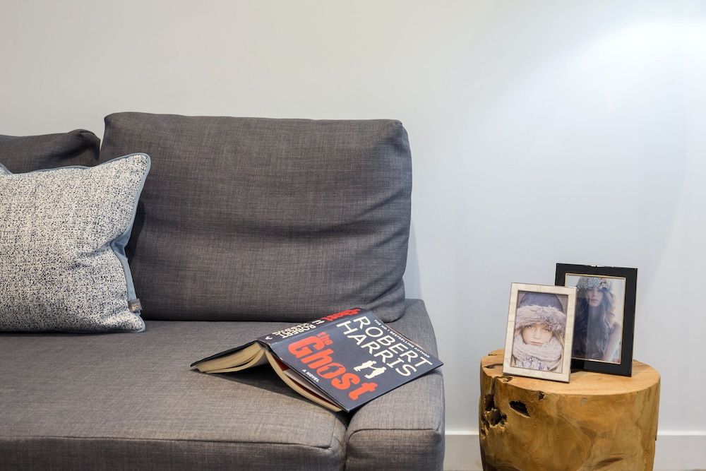 Urban Chic - Rathbone Standard One Bedroom Apartment 11