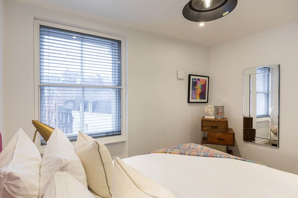 Urban Chic - Rathbone Standard One Bedroom Apartment 2