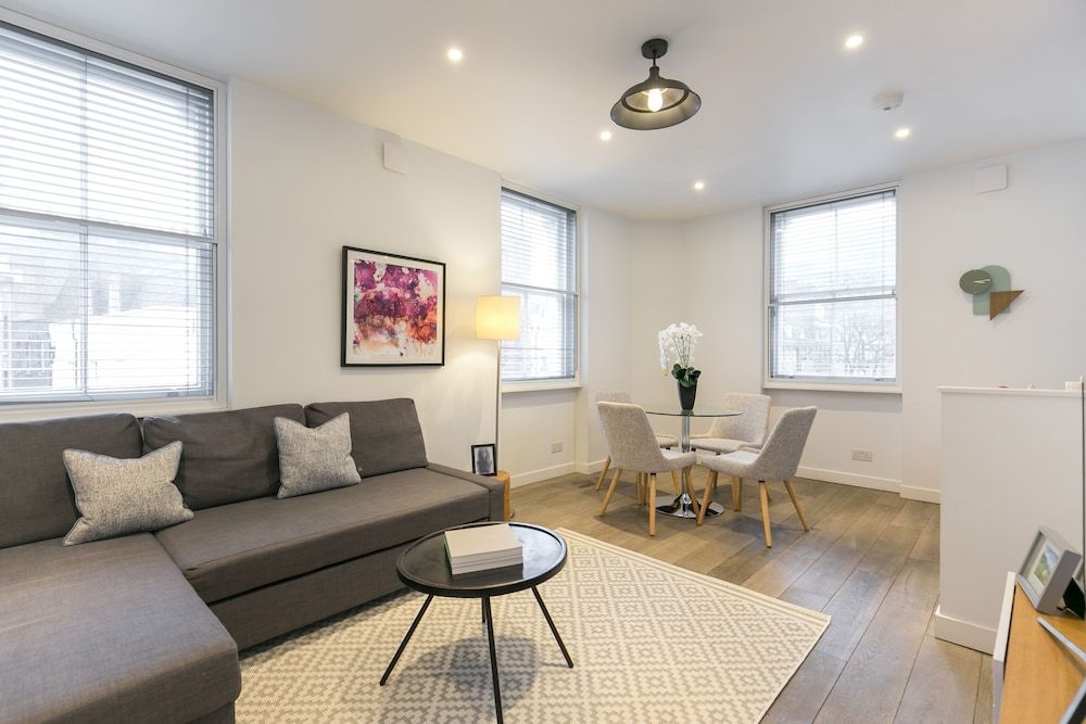 Urban Chic - Rathbone Standard One Bedroom Apartment 16