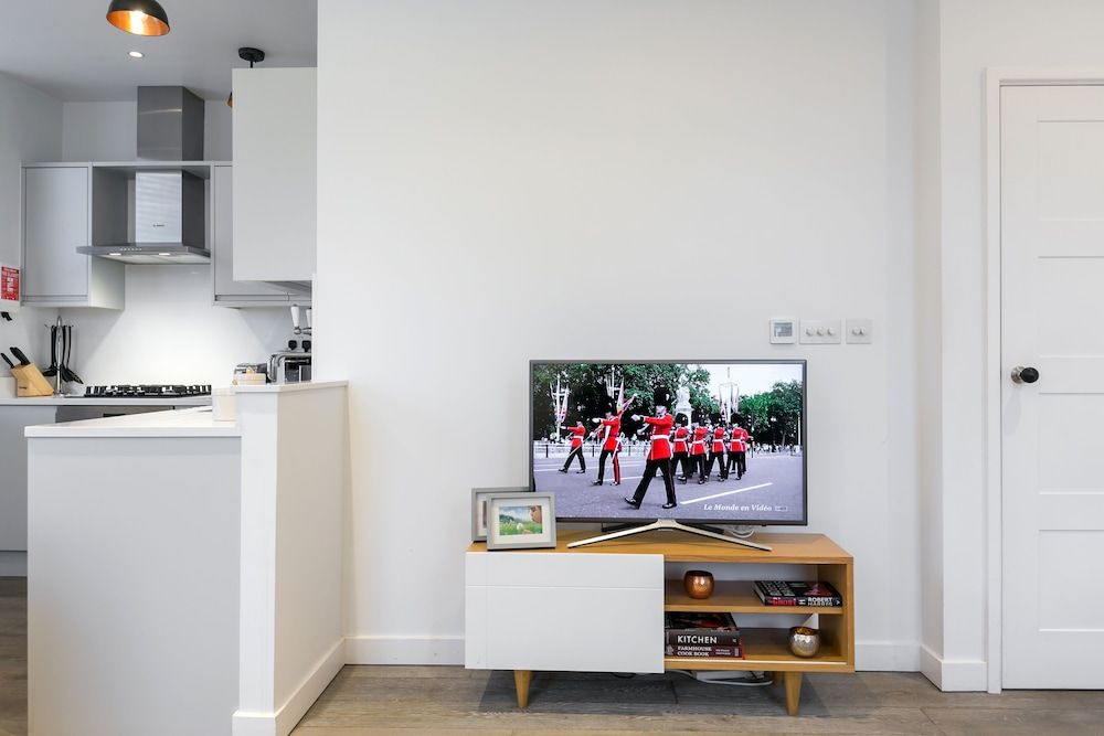 Urban Chic - Rathbone Standard One Bedroom Apartment 17