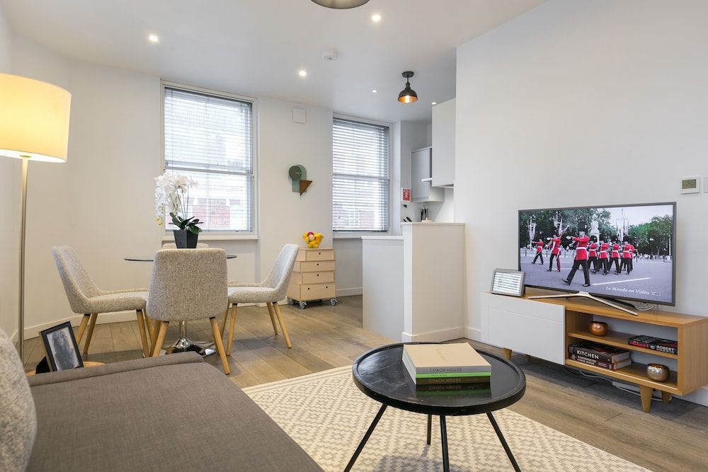 Urban Chic - Rathbone Standard One Bedroom Apartment 14