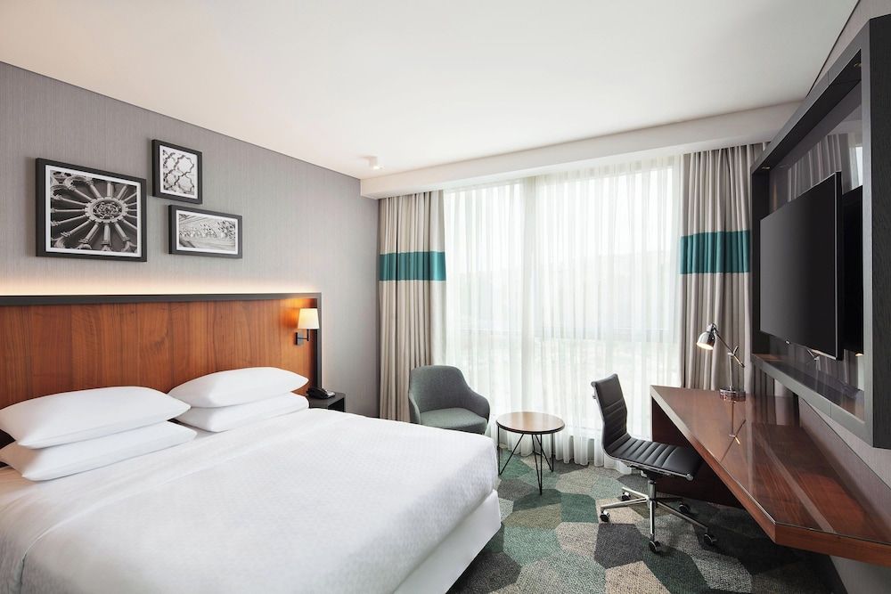 Deluxe Room, 1 King Bed, Corner