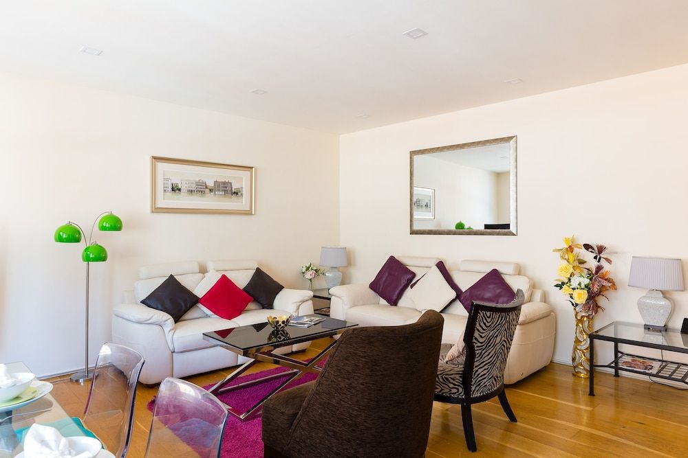undefined Spacious 2-bedroom Apartment in Mayfair 5
