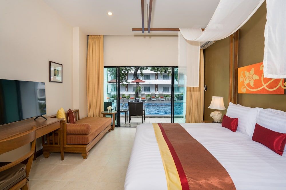 Cosy Beach Hotel Deluxe Pool Access 3