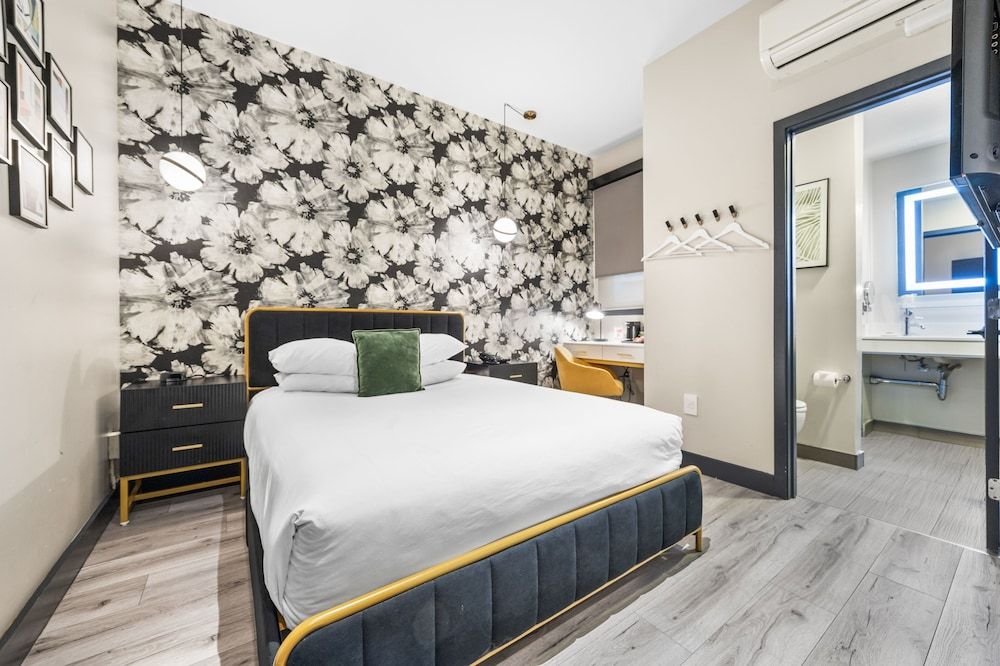 Hotel EPIK Standard Room, 1 Queen Bed 2