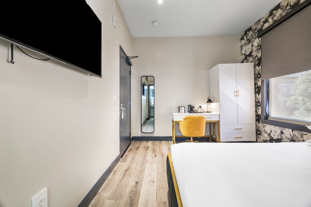 Hotel EPIK Standard Room, 1 Queen Bed 12