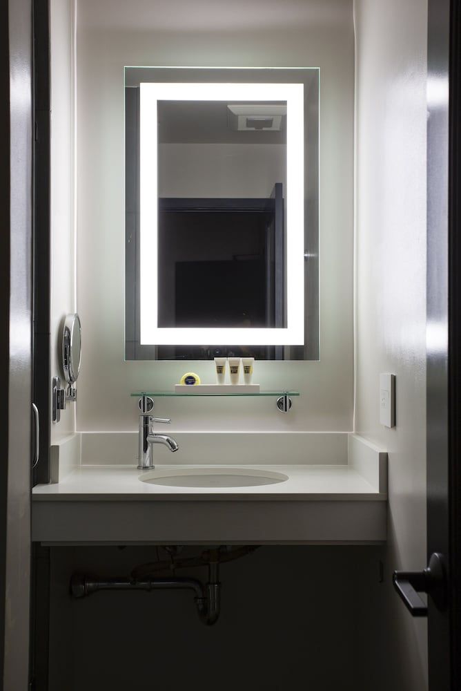 Hotel EPIK Standard Room, 1 Queen Bed 10