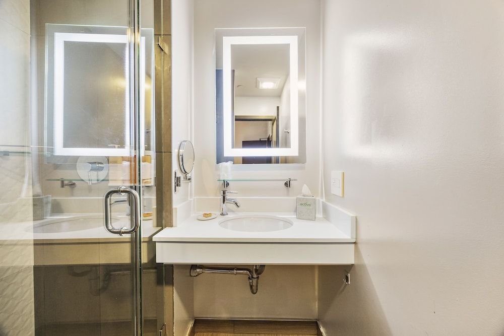 Hotel EPIK Standard Room, 1 Queen Bed 8