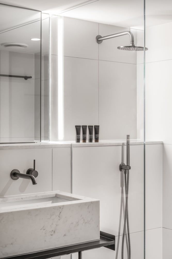 Lancemore Crossley St Melbourne Lancemore King Room - includes hosted hour with free drinks and WiFi 6