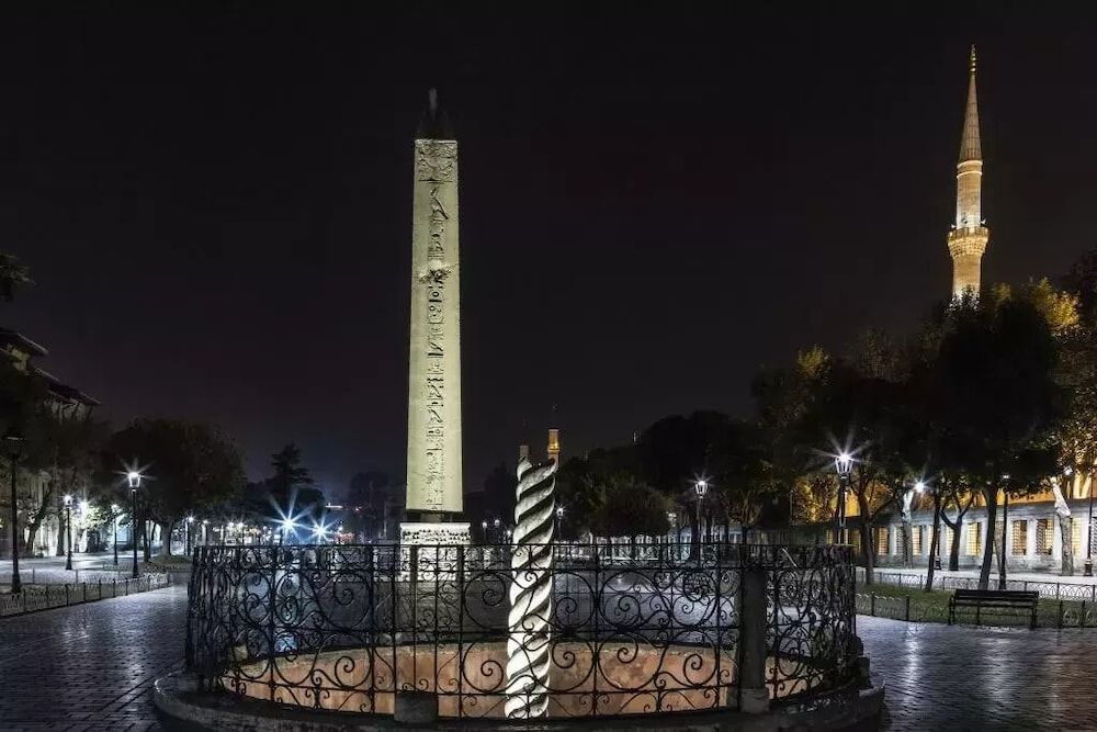 undefined Social House 5