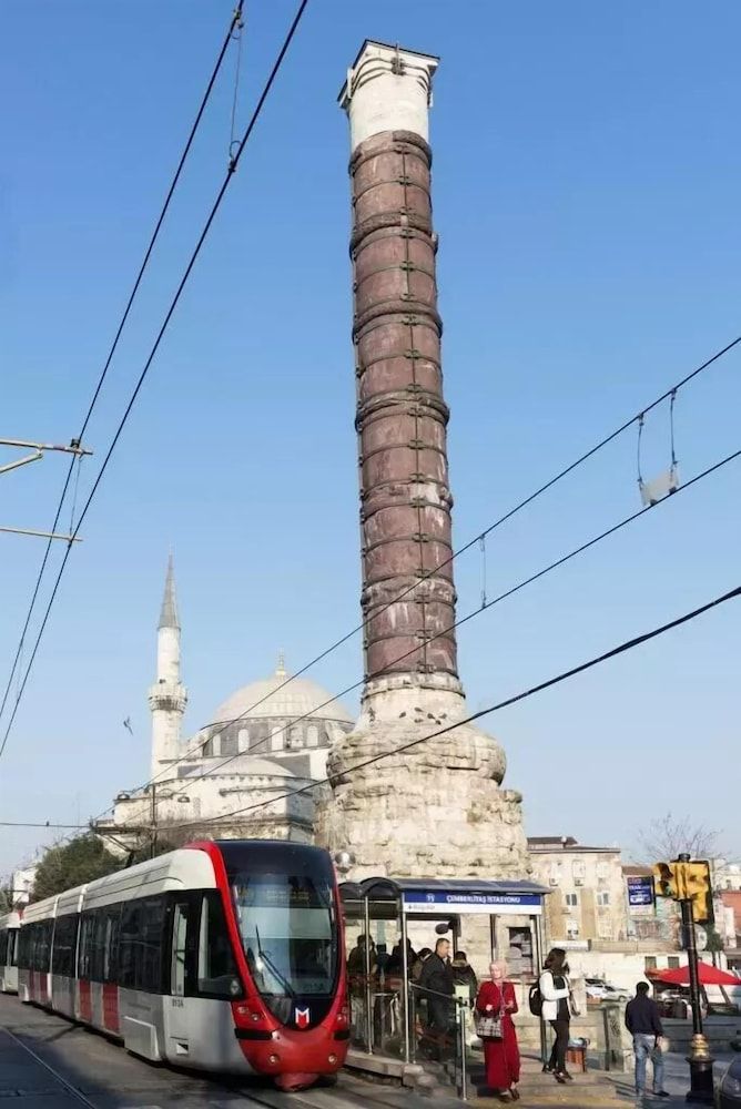 undefined Social House 8