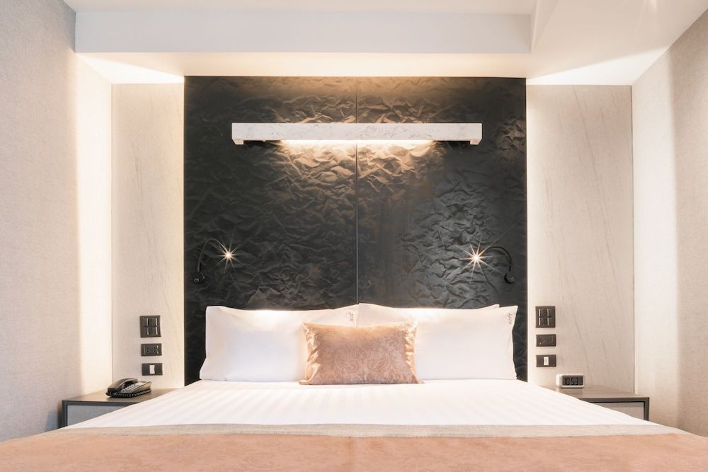 Aspira Gems Center Silom Deluxe Room 3