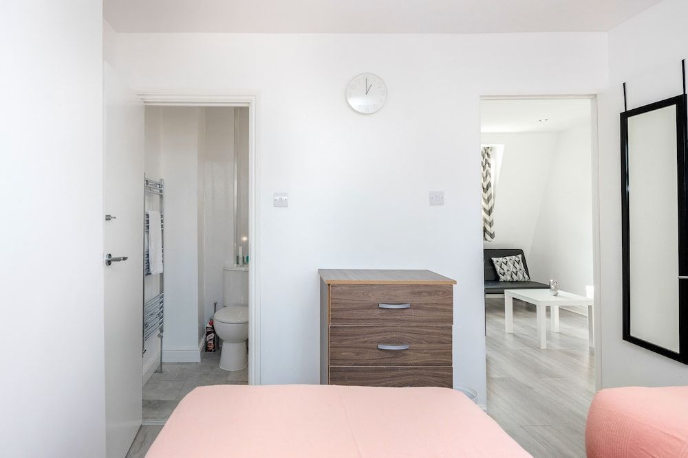 undefined Cosy and Functional 1 Bedroom Flat in London 8