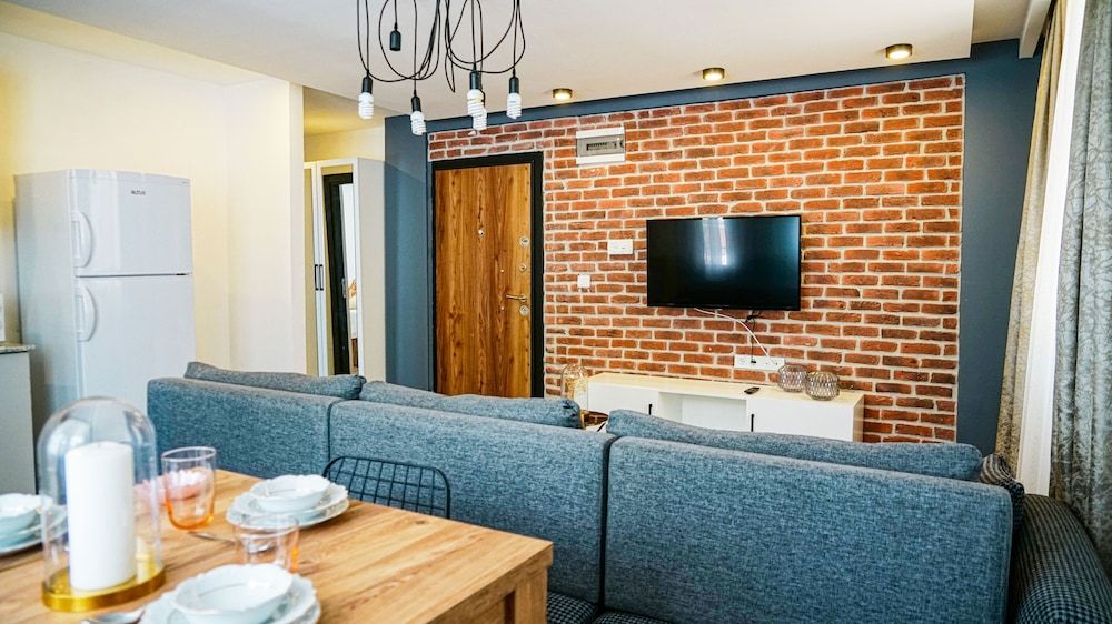 undefined Niss Apart 3