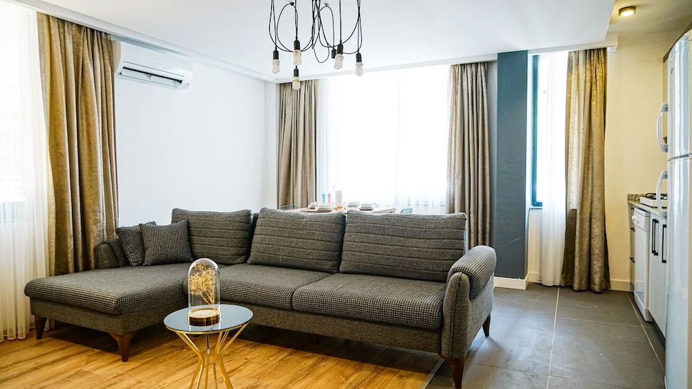 undefined Niss Apart