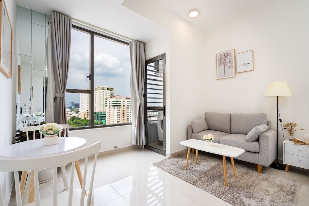 Infinity Pool Signature - Saigon Rivergate Standard Studio 22