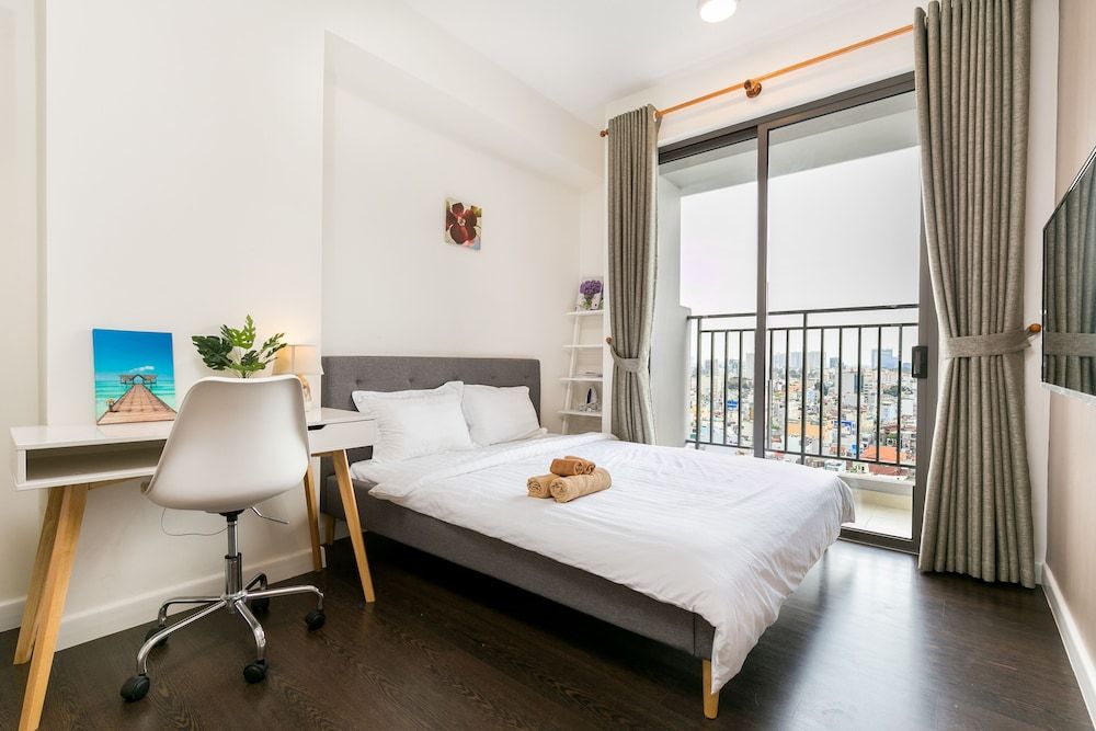 undefined Infinity Pool Signature - Saigon Rivergate 9