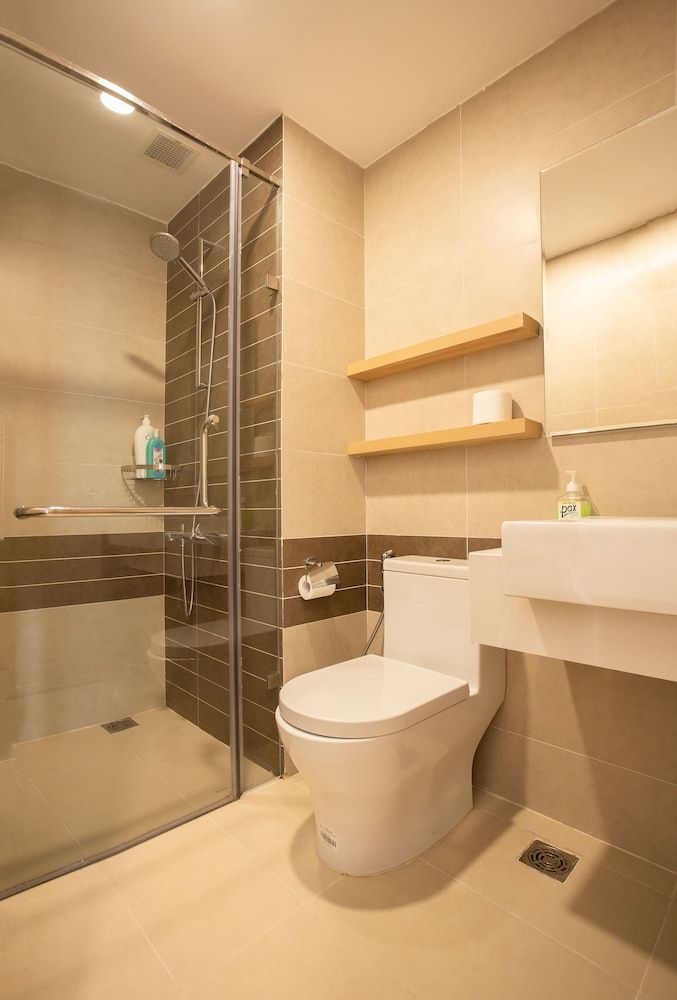 Infinity Pool Signature - Saigon Rivergate Standard Studio 16