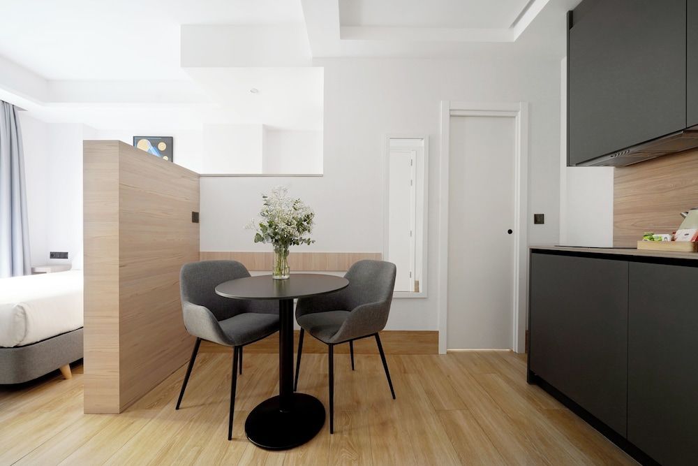 Numa Madrid Goya Medium Studio with Kitchenette 12