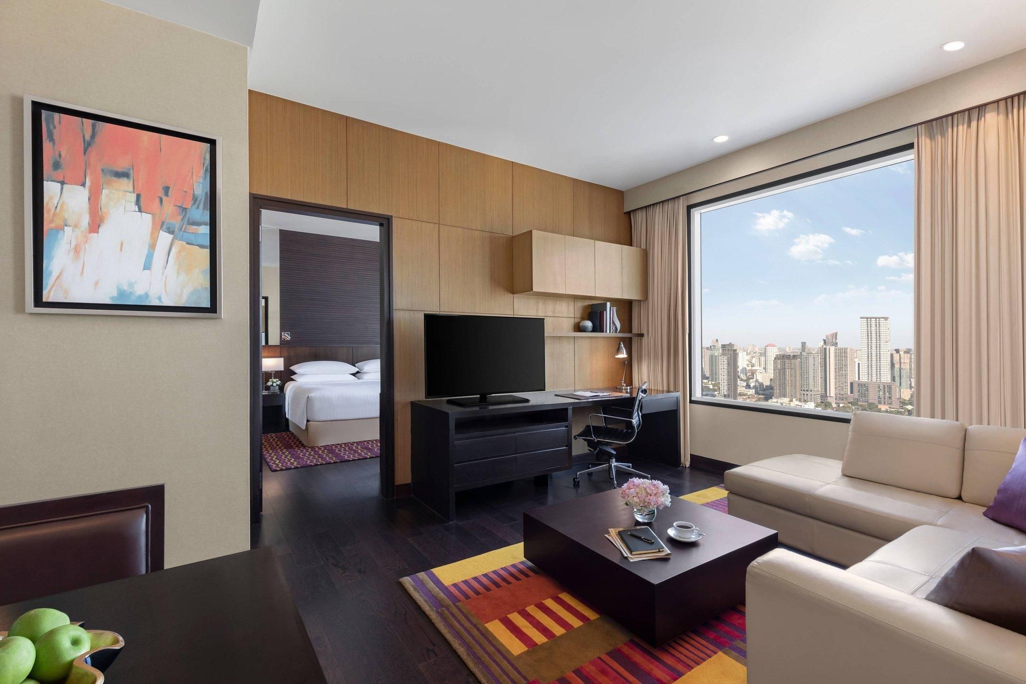 1 Bedroom Suite, 1 King or 2 Twin, City view