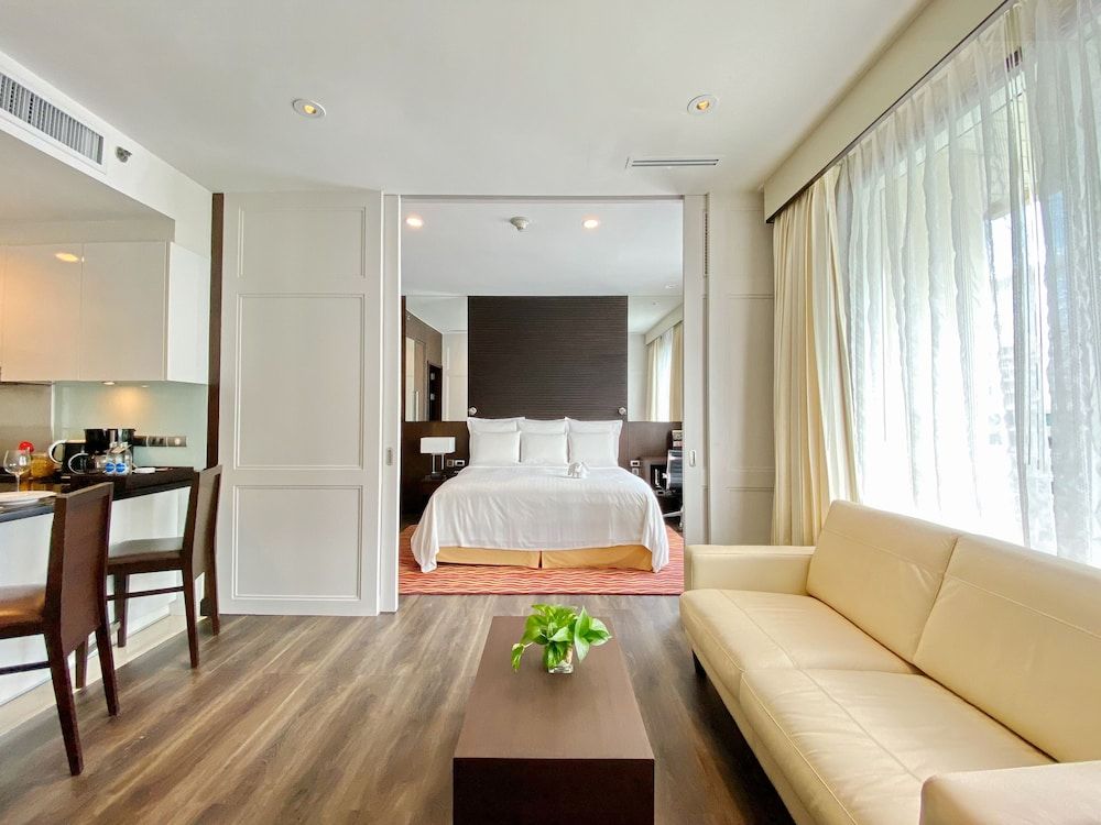 Executive Studio, 1 King Bed, City View