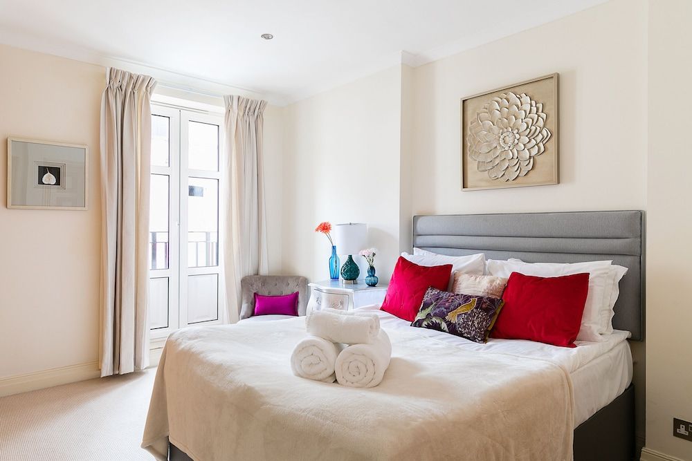 undefined Luxury 5-bedroom Villa With Parking and AC 8