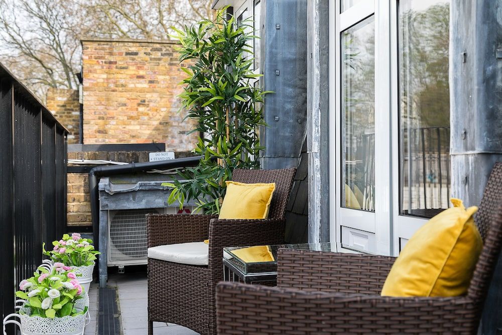 Luxury 5-bedroom Villa With Parking and AC House (5 Bedrooms) 10