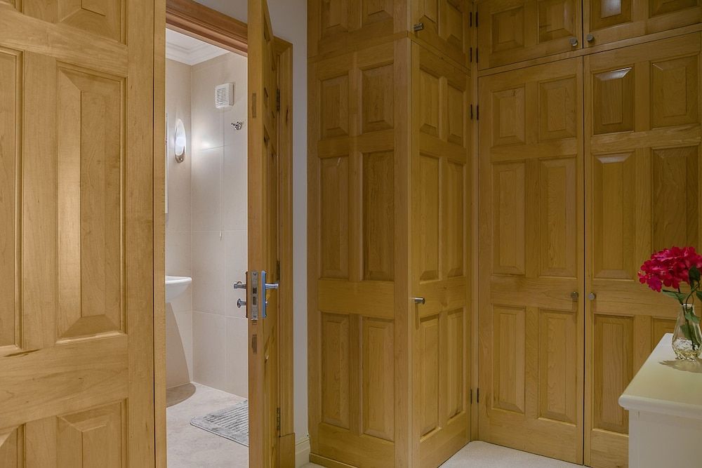 Luxury 5-bedroom Villa With Parking and AC House (5 Bedrooms) 14