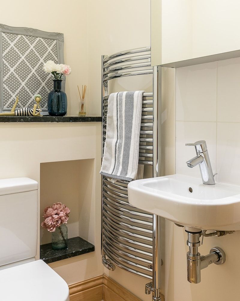 Luxury 5-bedroom Villa With Parking and AC House (5 Bedrooms) 16