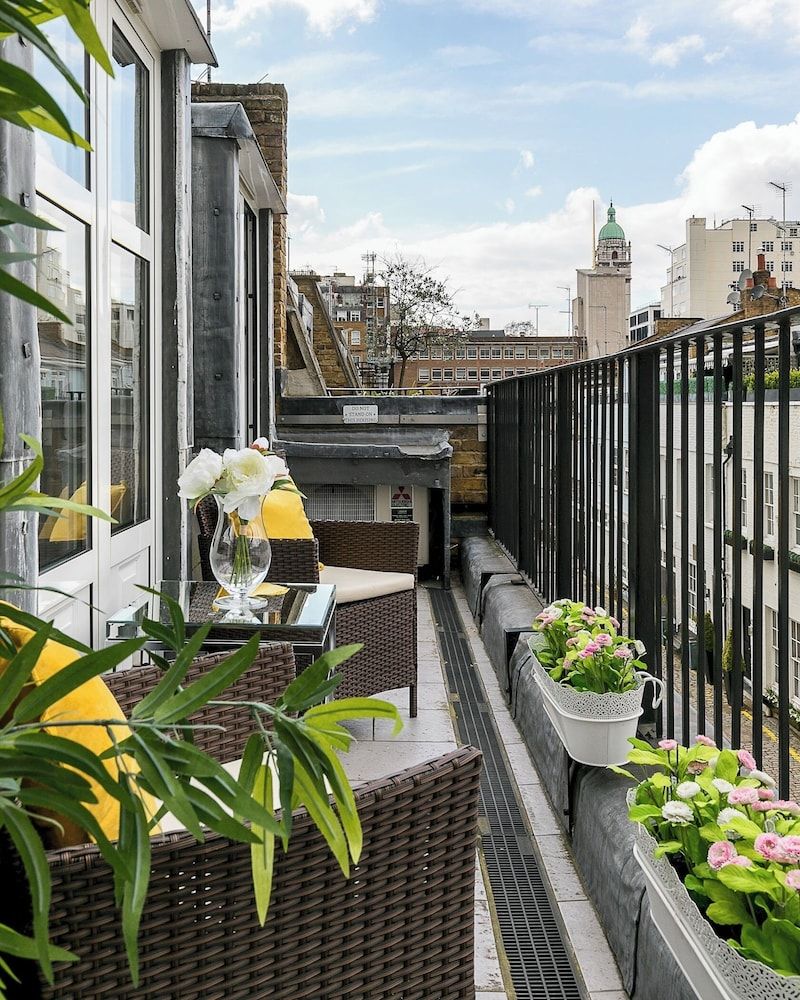 undefined Luxury 5-bedroom Villa With Parking and AC 5