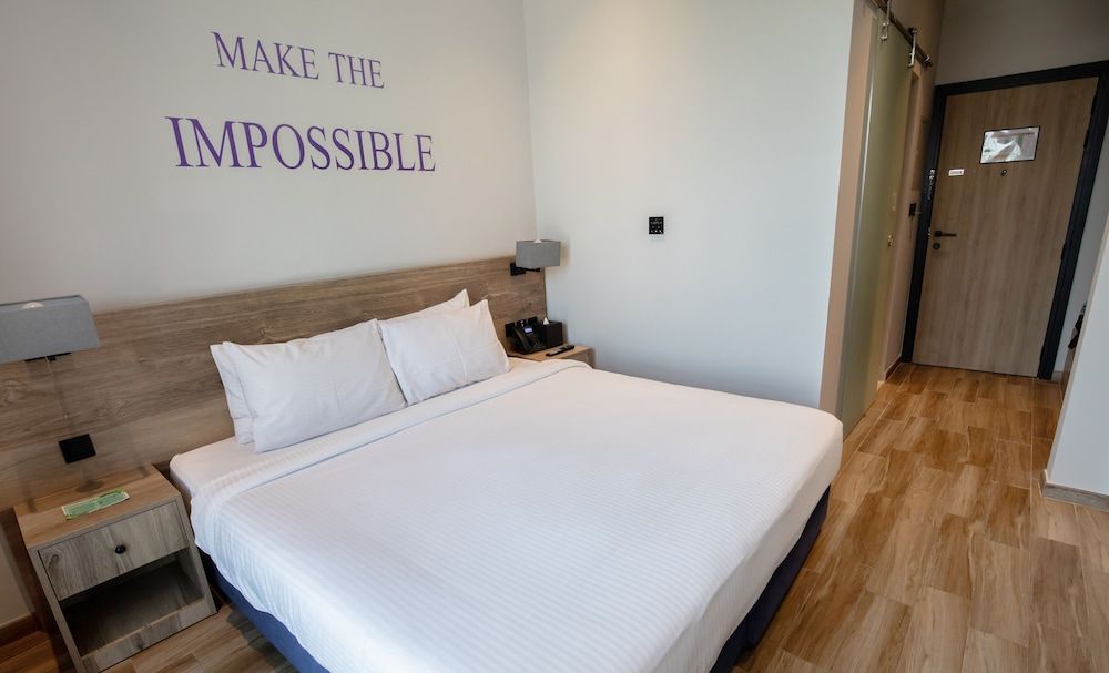 Kingsgate Canal Hotel Standard Room (includes 25% off F&B)