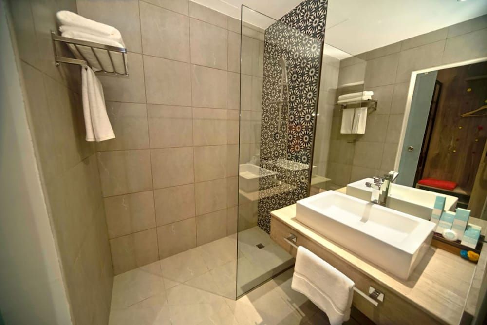 Kingsgate Canal Hotel Standard Room (includes 25% off F&B) 6
