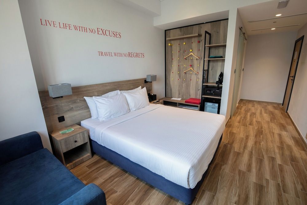 Kingsgate Canal Hotel Standard Room (includes 25% off F&B) 4