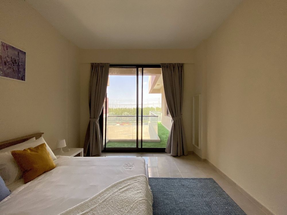 undefined Lux BnB 1BD JVC 8