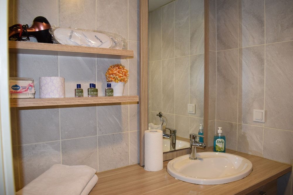 undefined Mira Suites 3