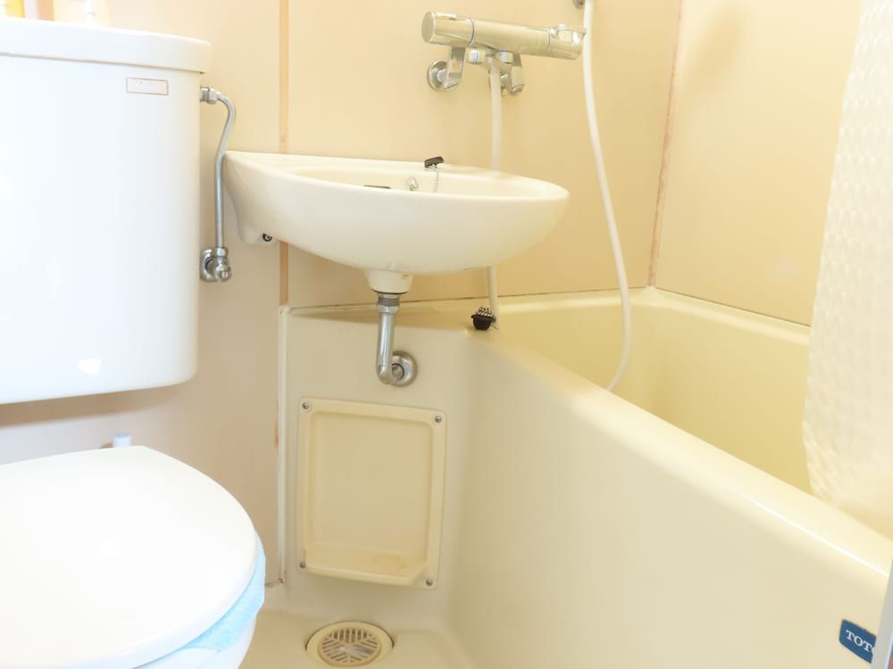 Roland’s House 302 Apartment 17