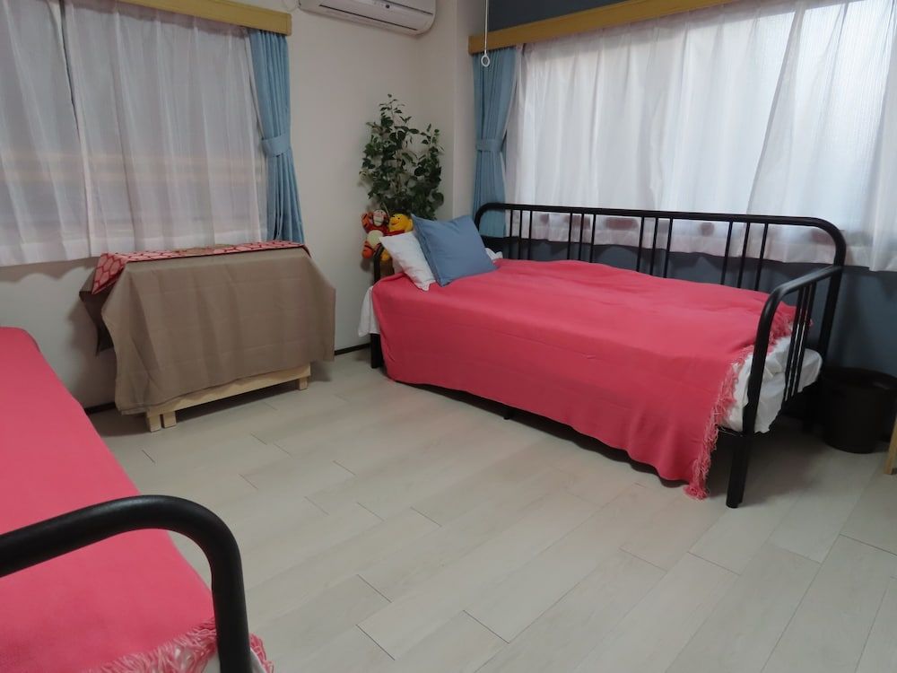 Roland’s House 302 Apartment 12