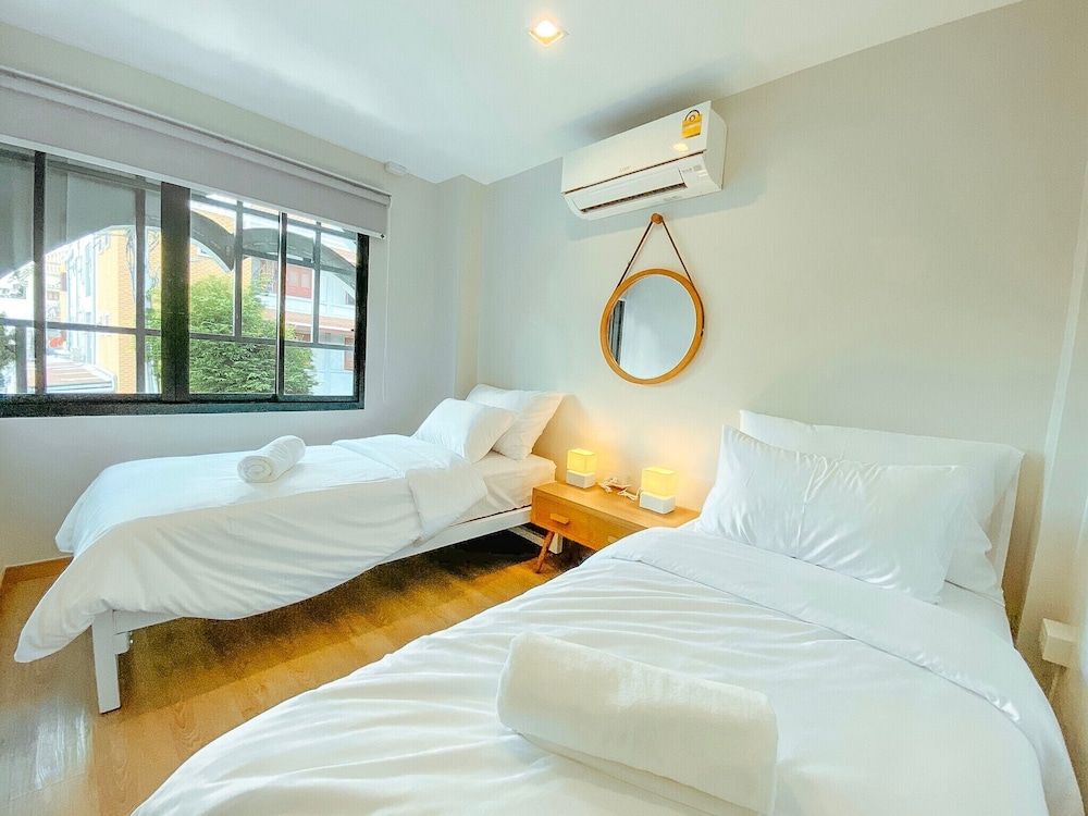 undefined YakThai Poshtel 9