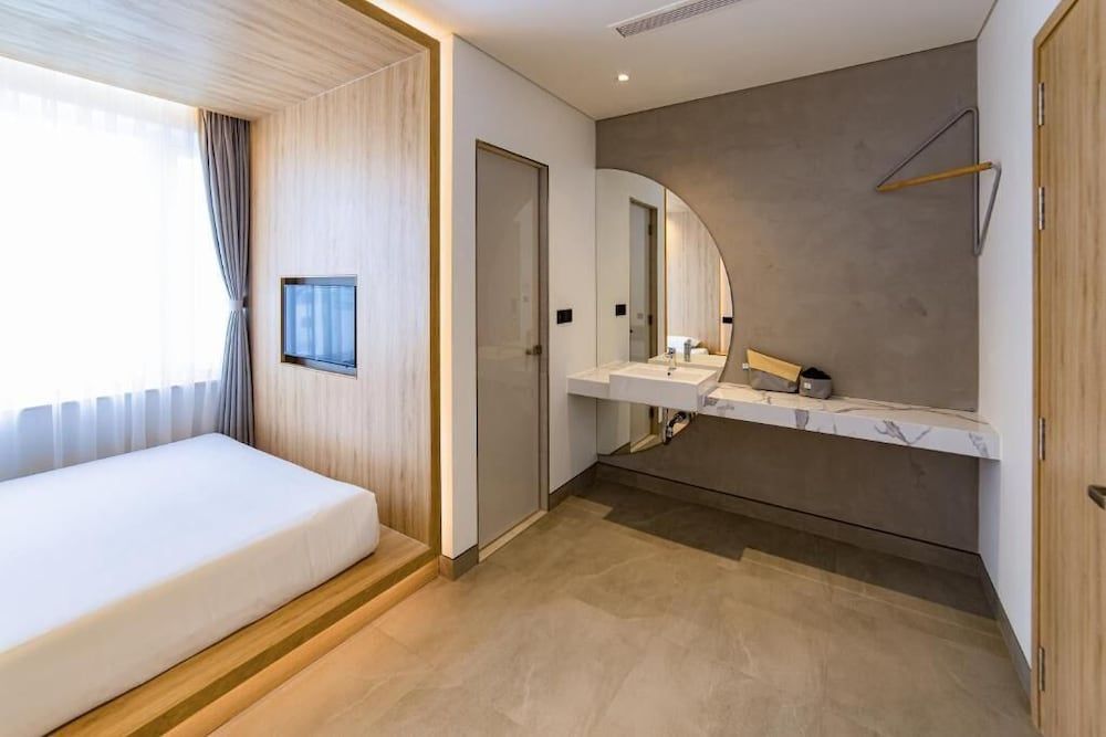 undefined MEANDER Saigon 7