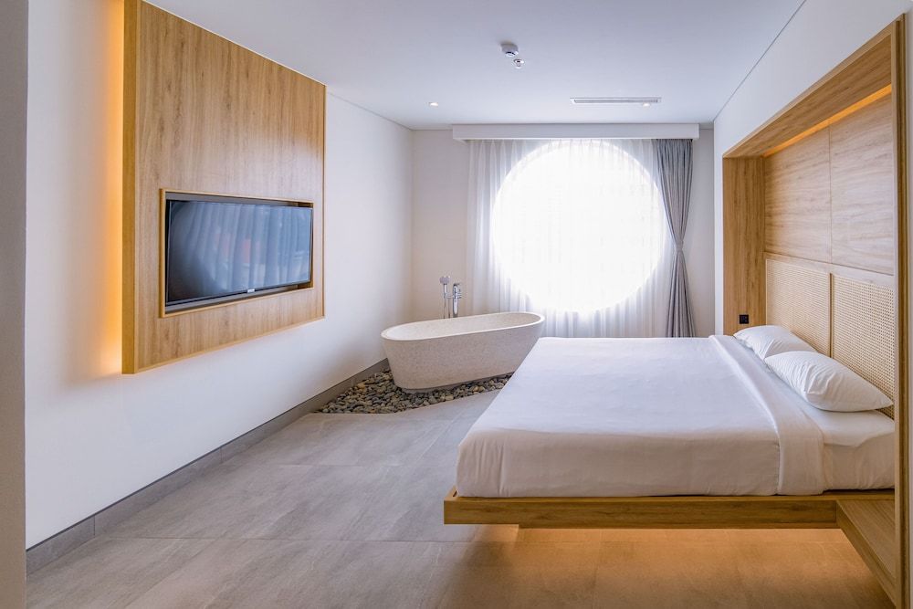 MEANDER Saigon Signature Studio Suite, Non Smoking, City View 2