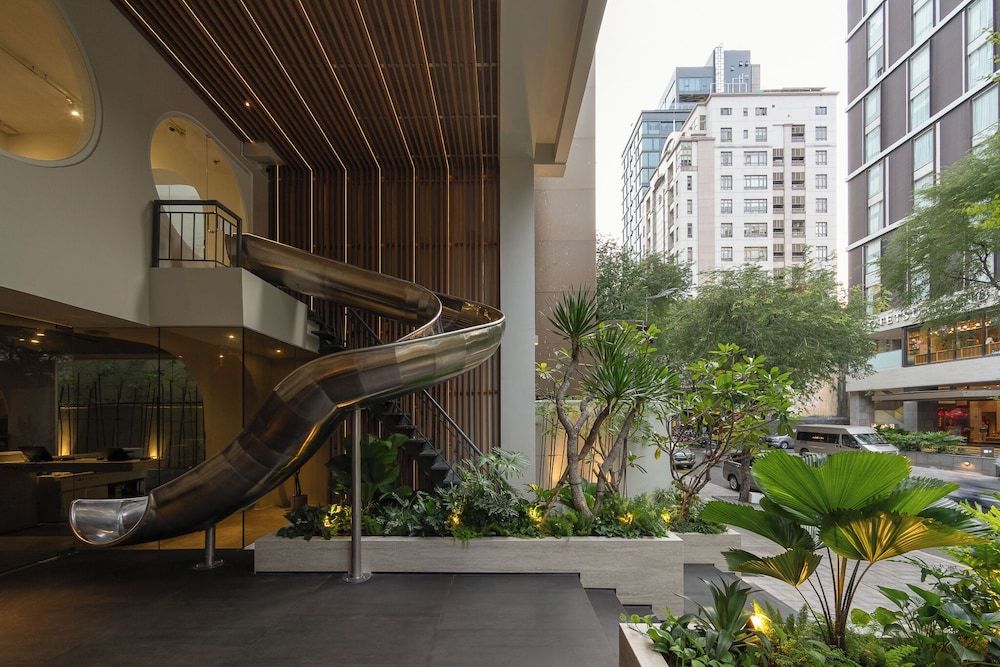 undefined MEANDER Saigon 2