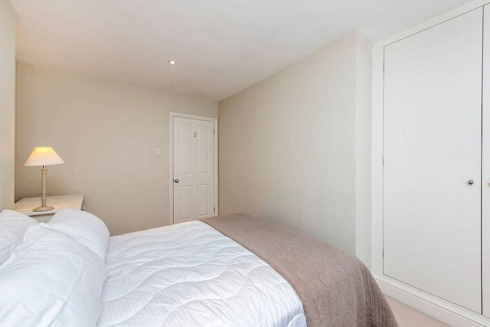undefined Delightful 2-bed Home, Fulham 9