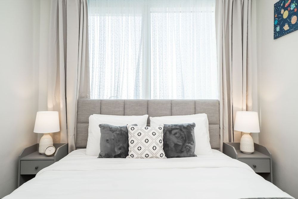 undefined HiGuests - Lakeshore Tower 4