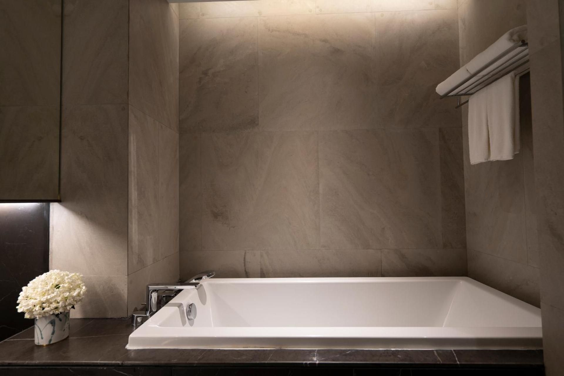 undefined Walton Suites Sukhumvit 9